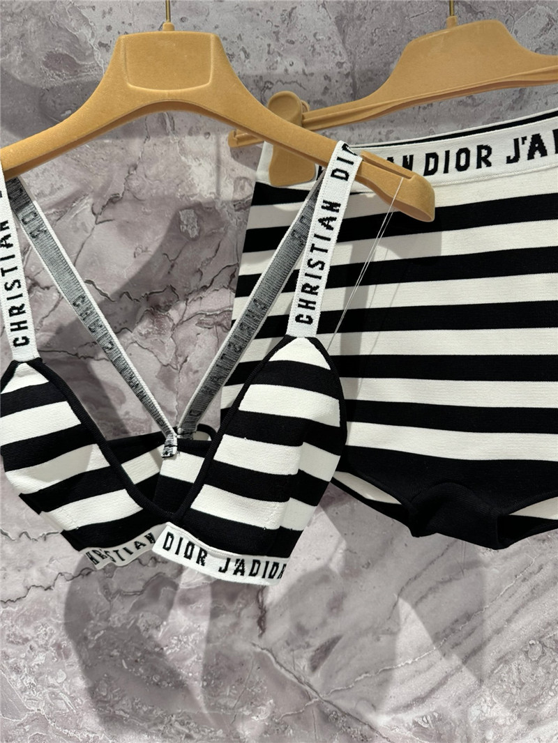 D10r striped bottoming suit