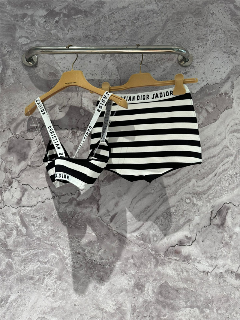 D10r striped bottoming suit