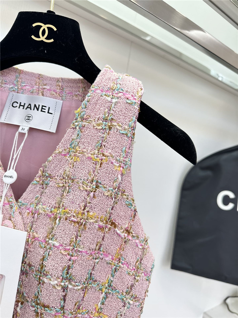 Ch**el v-neck vertical-breasted vest