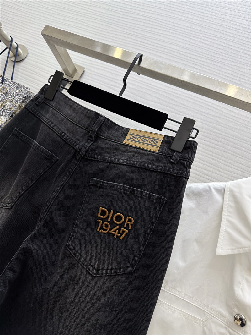 D10r logo embroidered hem straight jeans