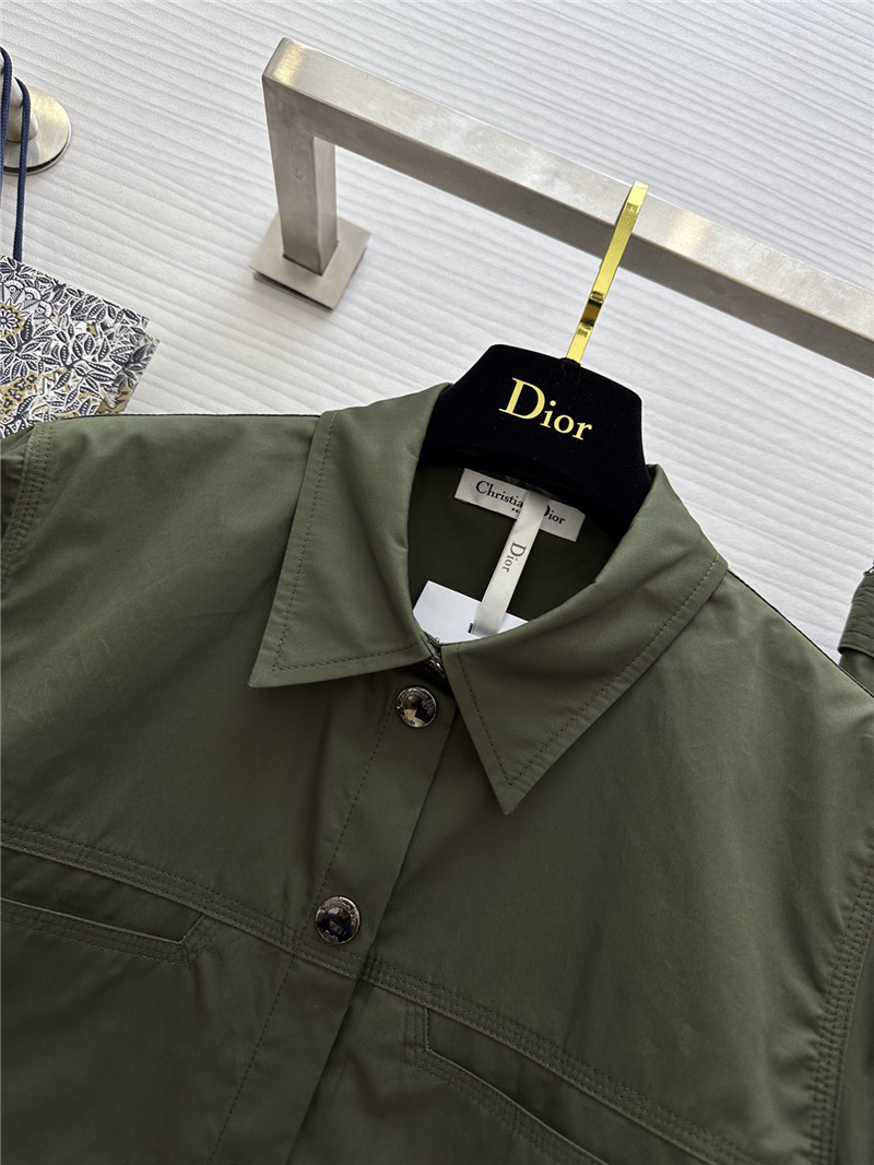 D10r short loose shirt