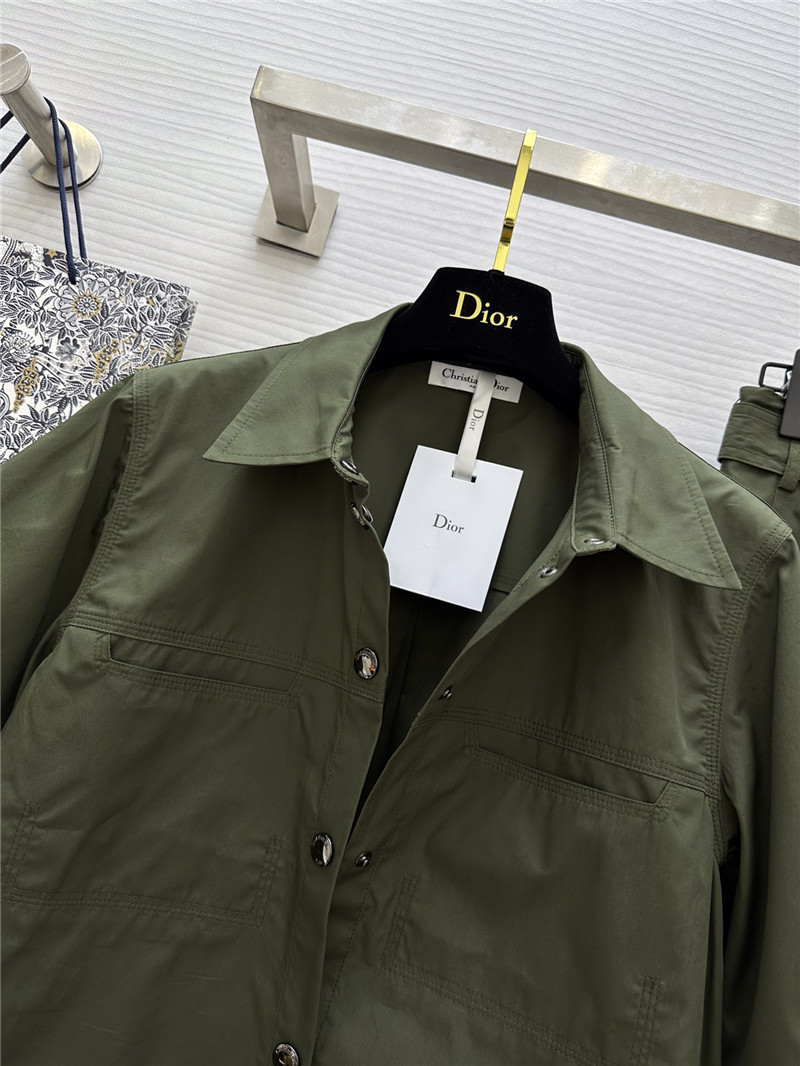 D10r short loose shirt