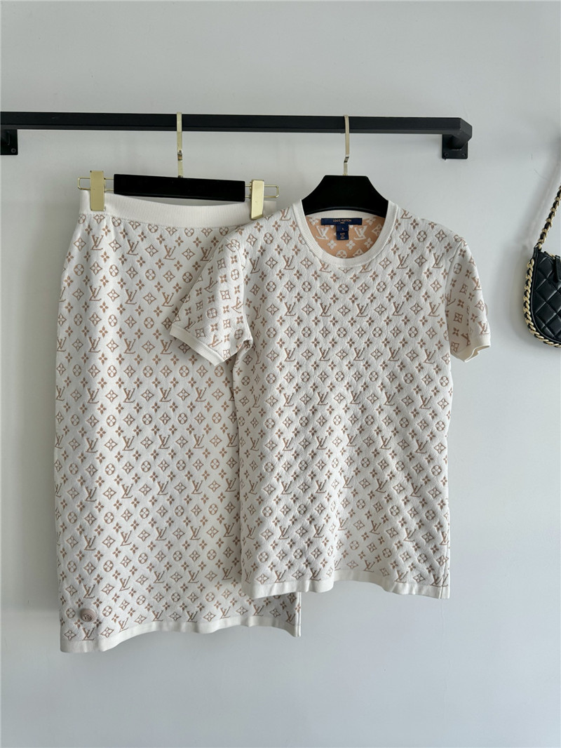 l0vis Vvtt0n lv sweater + high-waisted slim skirt suit