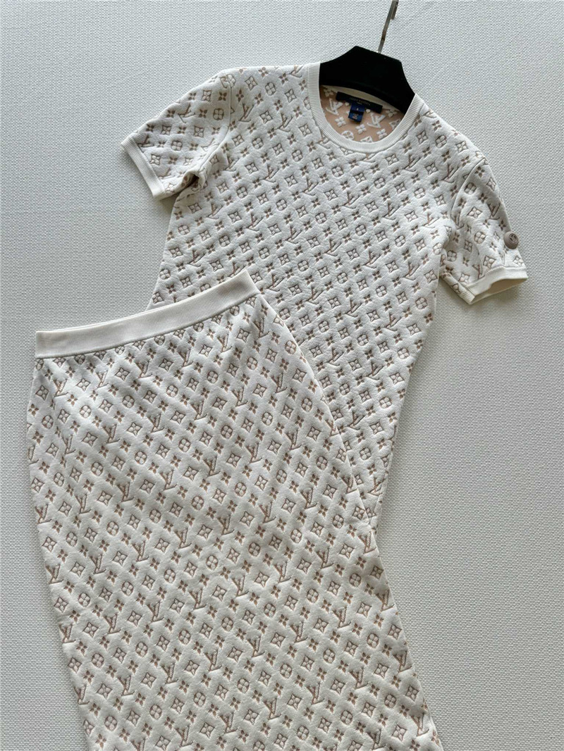 l0vis Vvtt0n lv sweater + high-waisted slim skirt suit