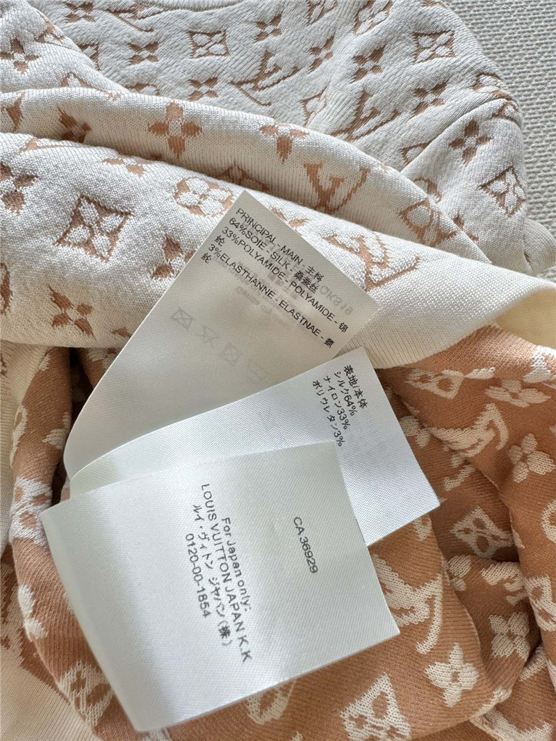 l0vis Vvtt0n lv sweater + high-waisted slim skirt suit