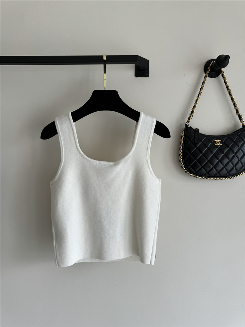 Ch**el new short vest