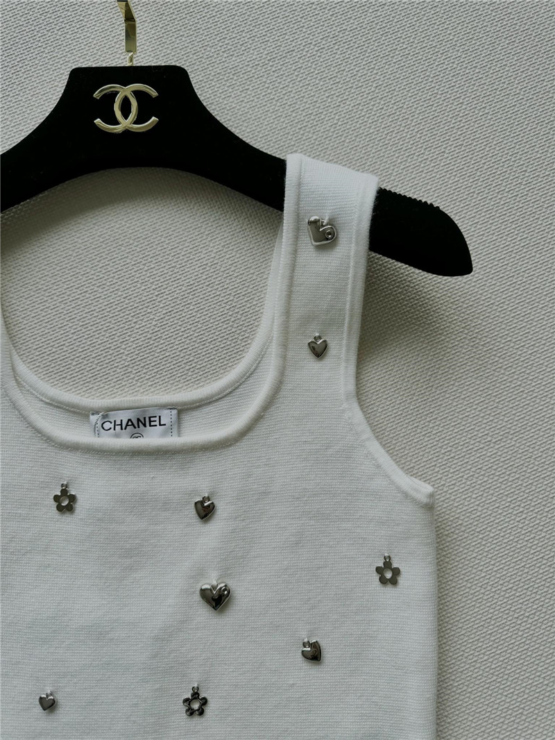 Ch**el new short vest