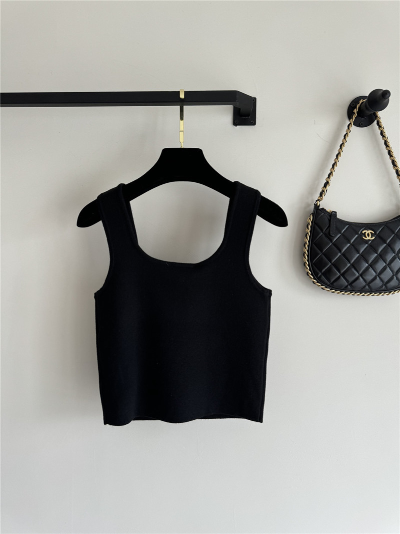 Ch**el new short vest