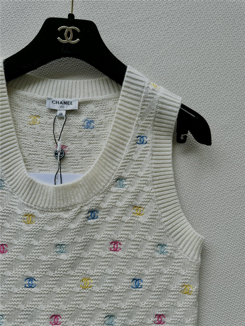 Ch**el colorful full logo vest white