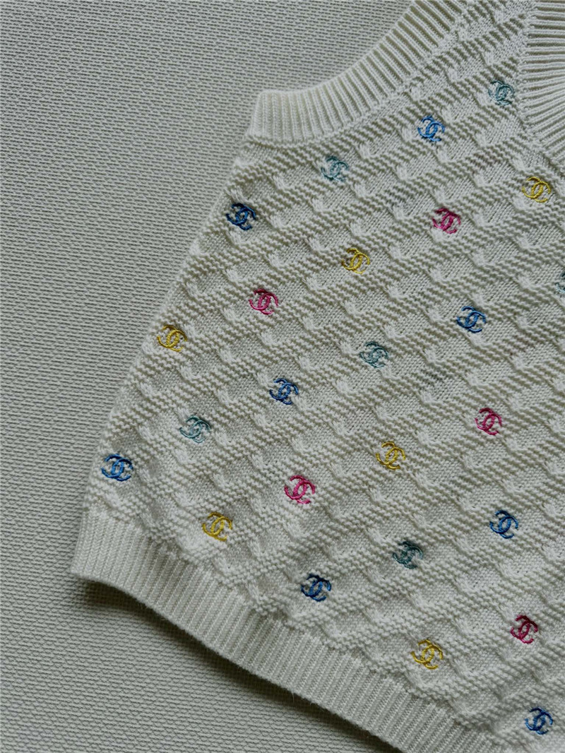 Ch**el colorful full logo vest white