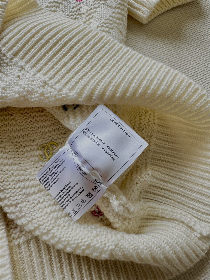 Ch**el colorful logo knit t-shirt white