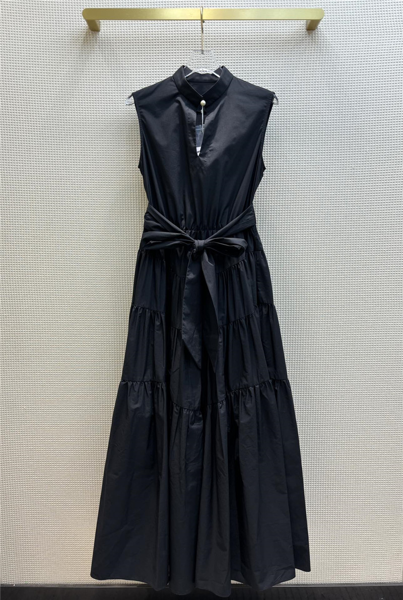 D10r pearl button slit sleeveless dress