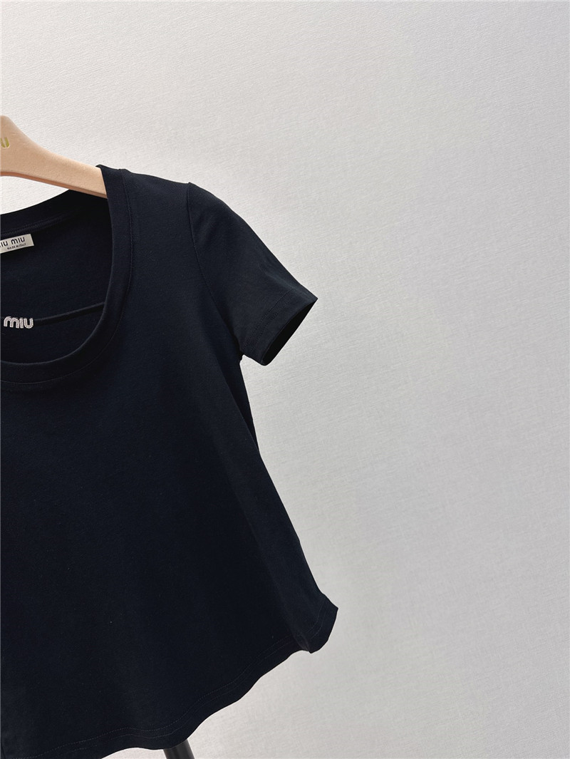 M1um1u slim fit u-neck t-shirt