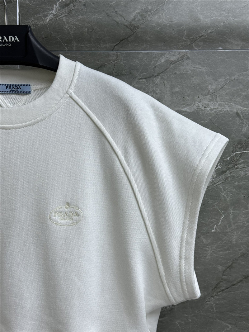 Pra*a white sports suit