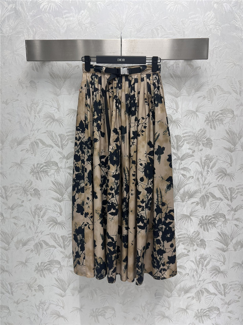 D10r black floral print technical pleated skirt
