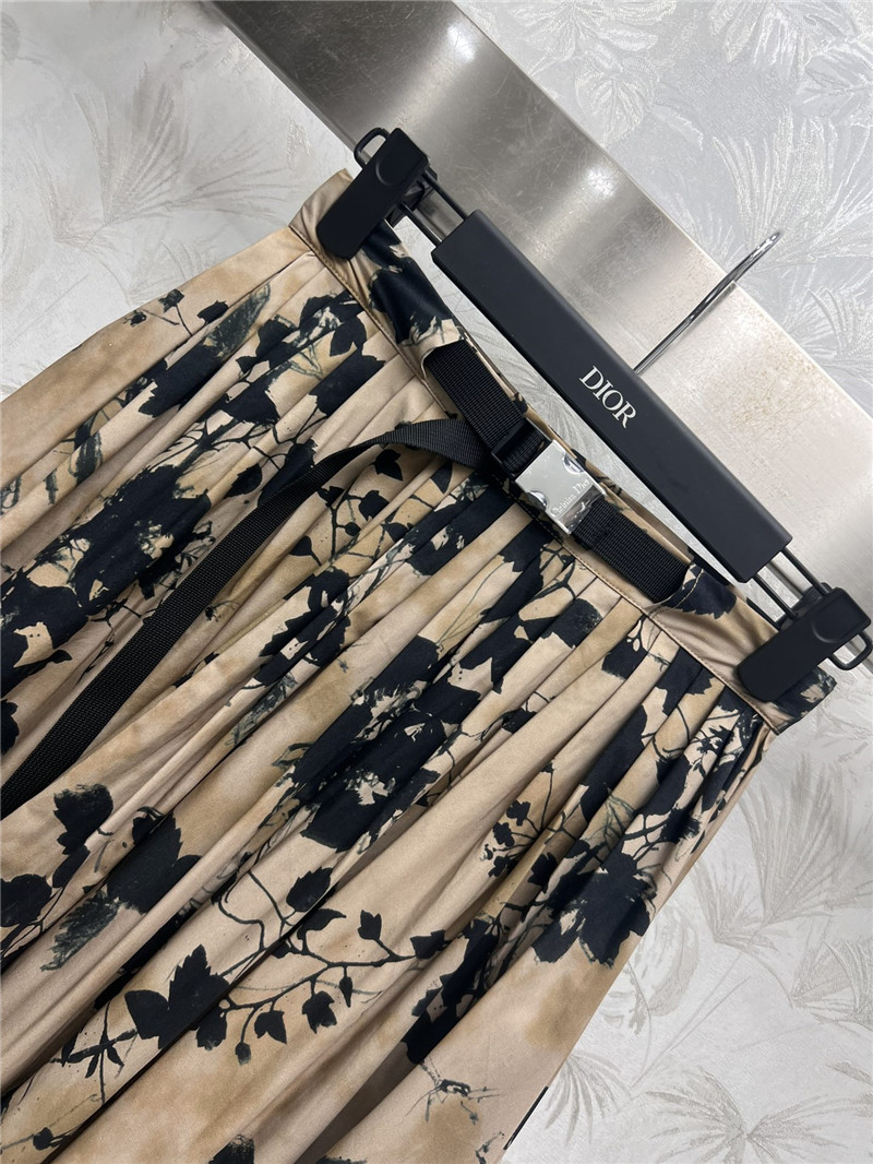 D10r black floral print technical pleated skirt