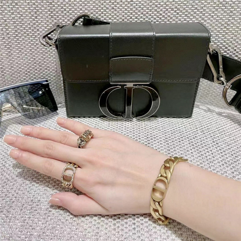 D10r letter bracelet