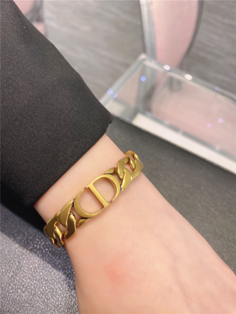D10r letter bracelet