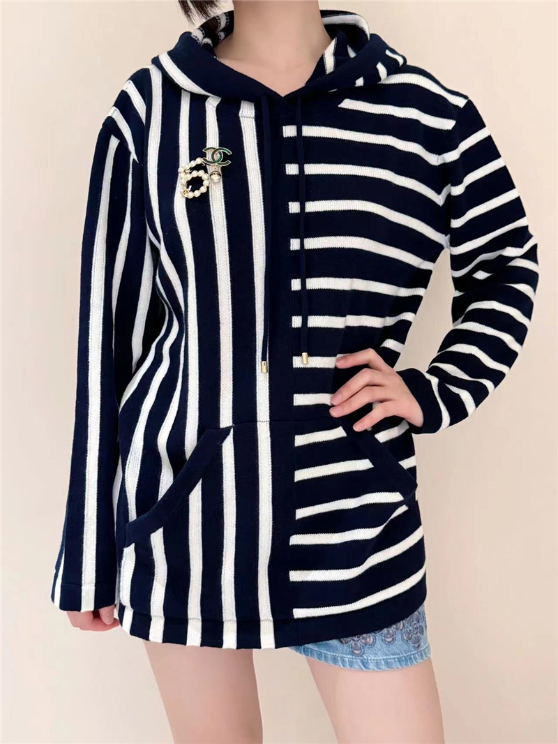 Ch**el black enamel hanging pearl brooch