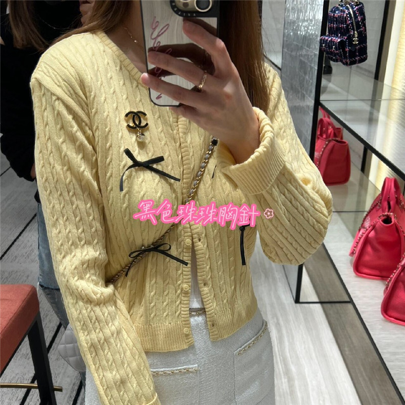 Ch**el black enamel hanging pearl brooch