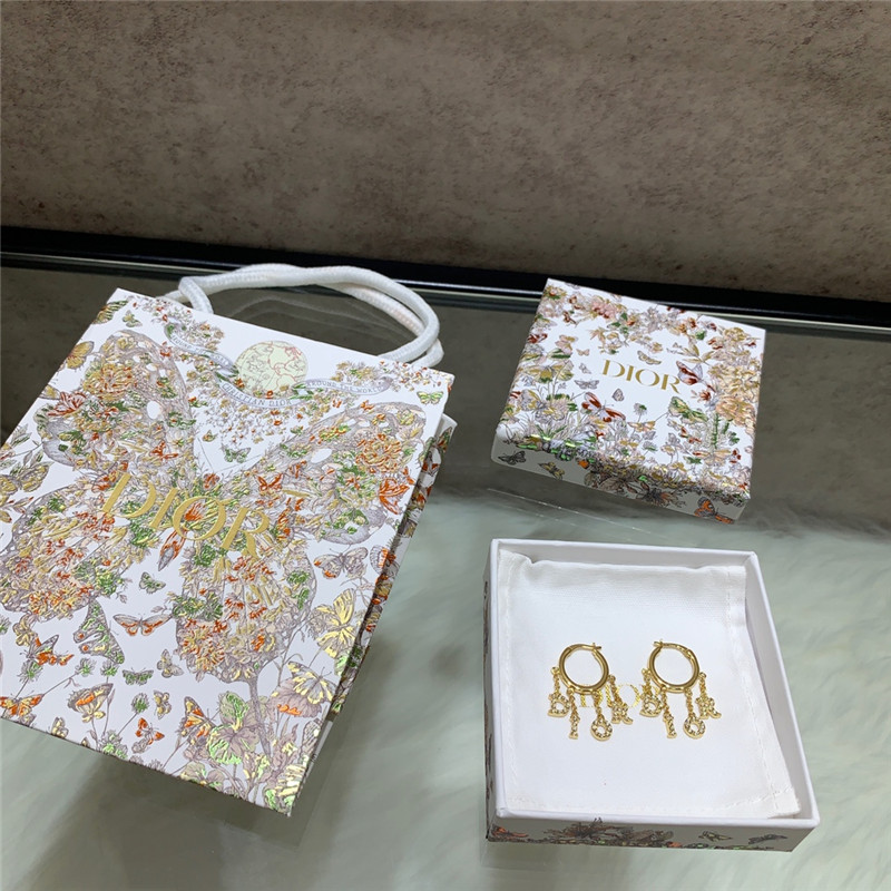 D10r letter pendant earrings