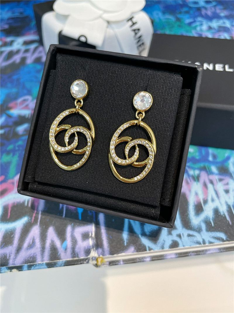 ch**el oval twisted double c half D1am0nd earrings