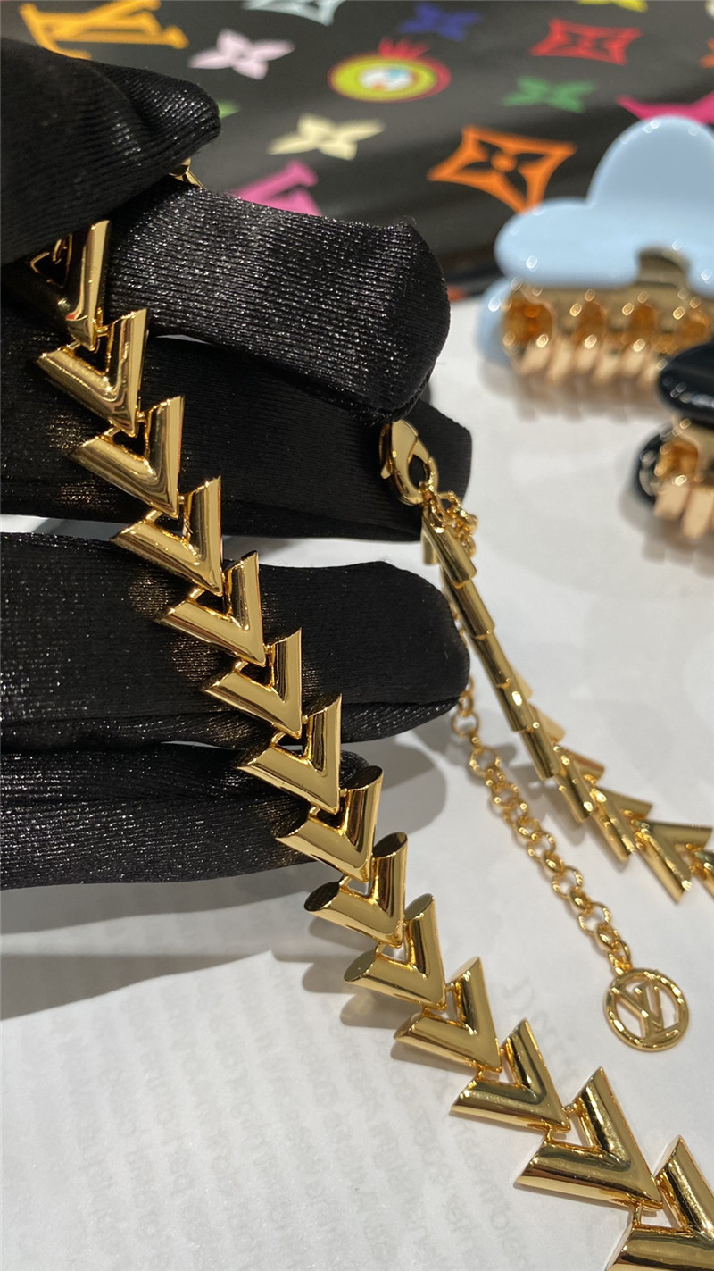 l0vis Vvtt0n lv   donkey brand necklace