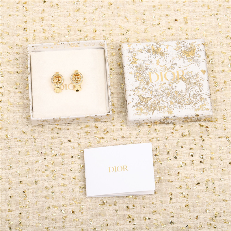 d10r oval D1am0nd earrings