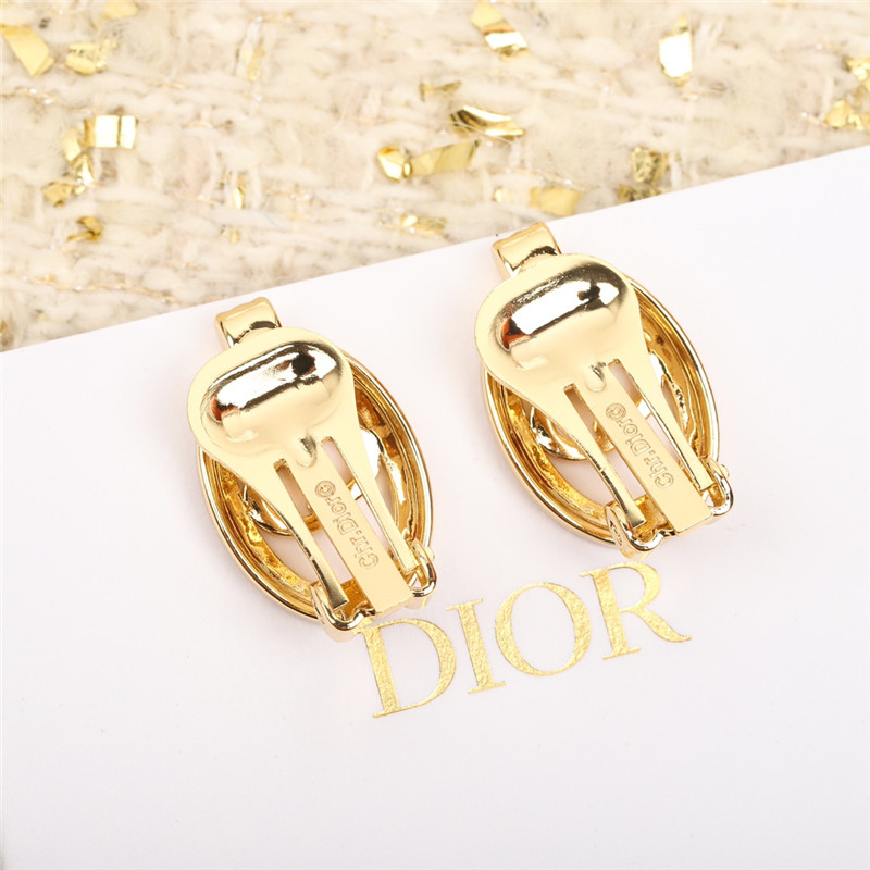d10r oval D1am0nd earrings