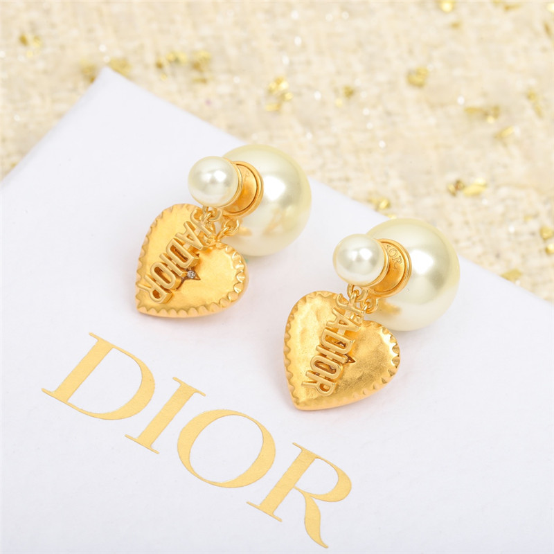 D10r love pearl earrings