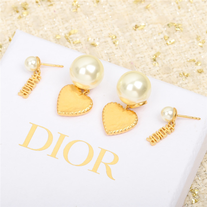 D10r love pearl earrings