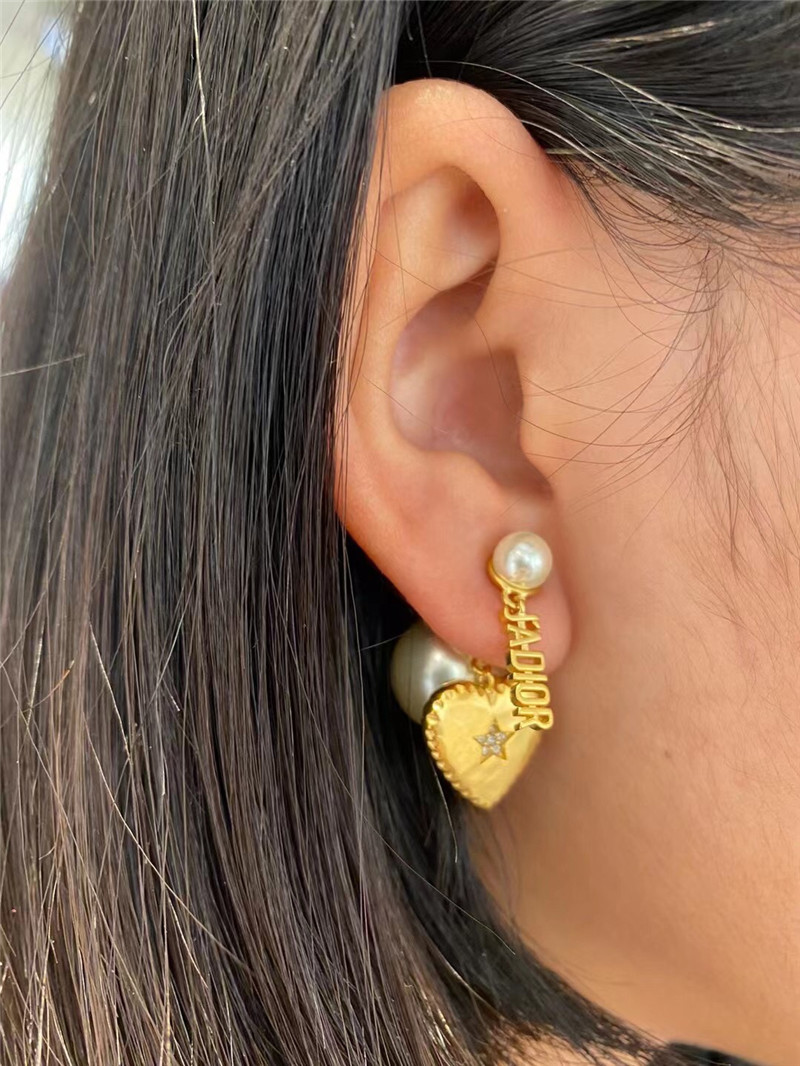 D10r love pearl earrings