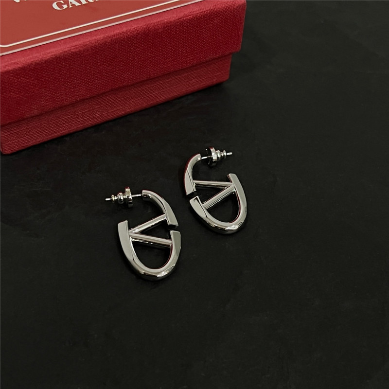 Va1e*ntin0 new earrings