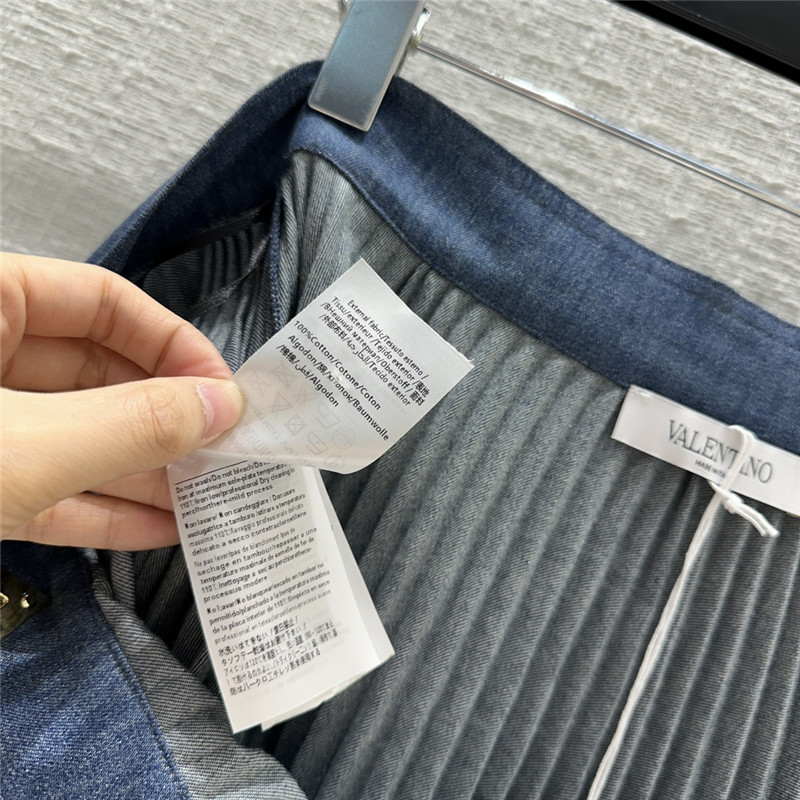 Va1e*ntin0 ach**elordion pleated denim skirt replica d&g clothing