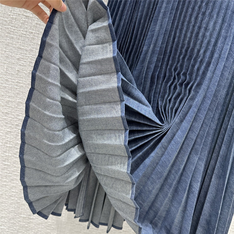 Va1e*ntin0 ach**elordion pleated denim skirt replica d&g clothing