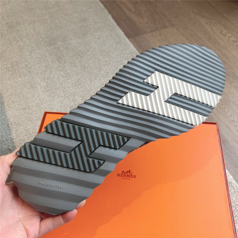 H**me5 women’s gray bouncing sneakers