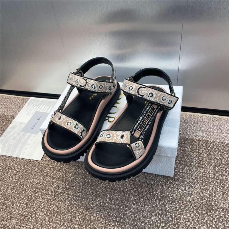 D10r d-wave canvas sandal