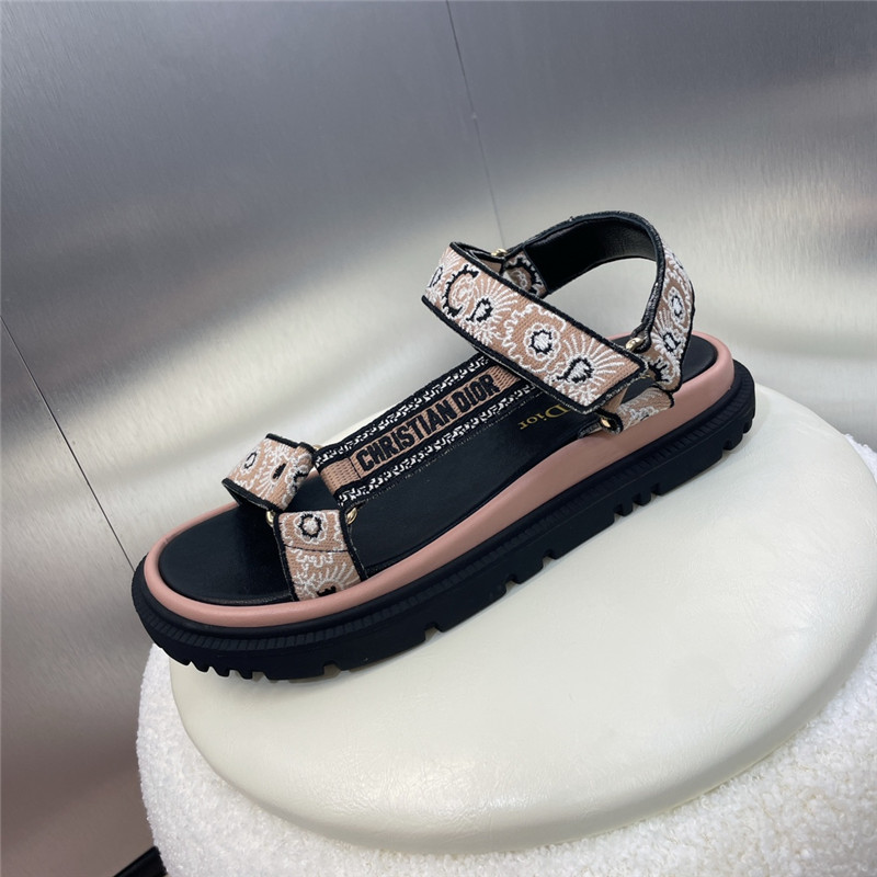 D10r d-wave canvas sandal