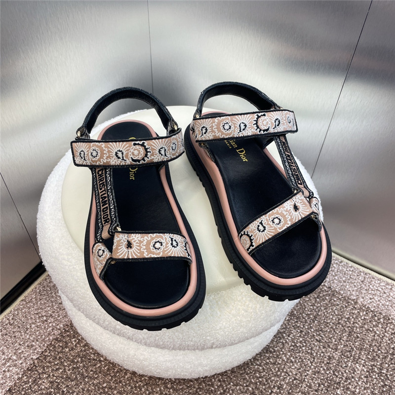 D10r d-wave canvas sandal