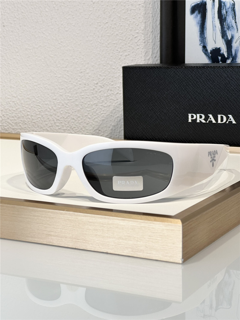 Pra*a sports style sunglasses