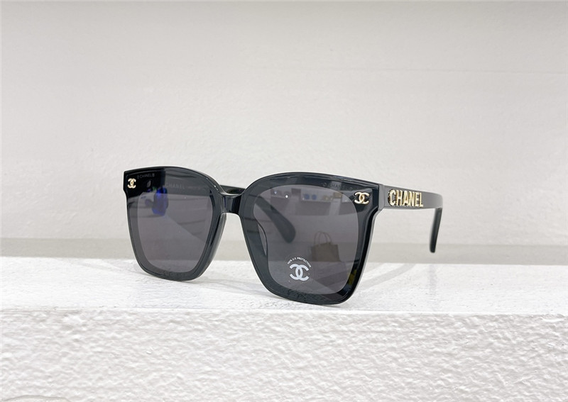 Ch**el noble and elegant sunglasses