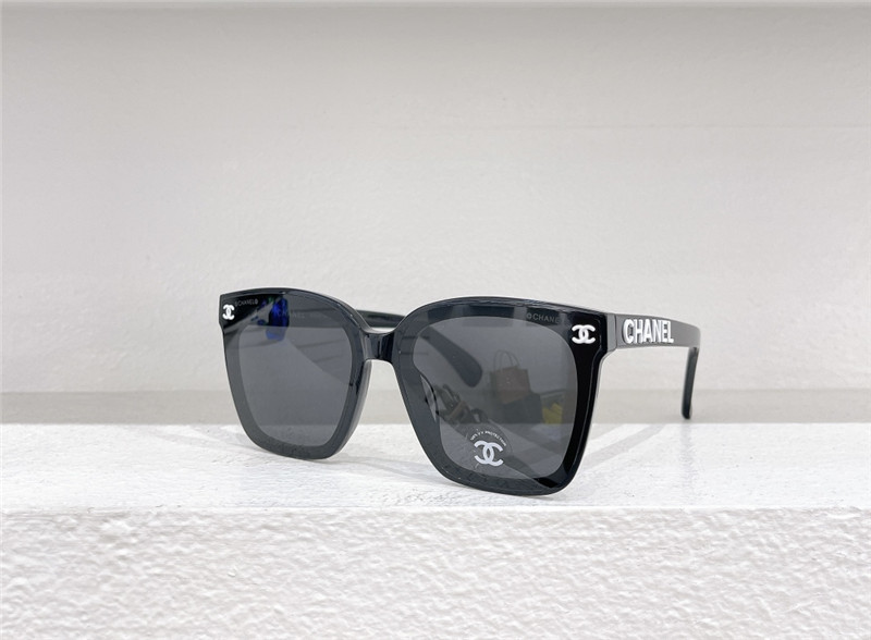 Ch**el noble and elegant sunglasses