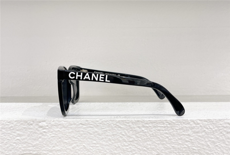 Ch**el noble and elegant sunglasses