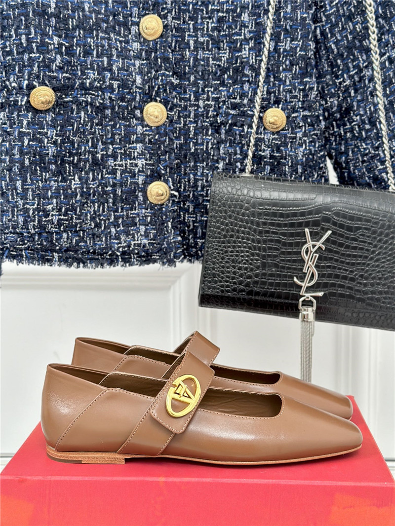 Va1e*ntin0 metal v buckle mary jane shoes replica designer shoes