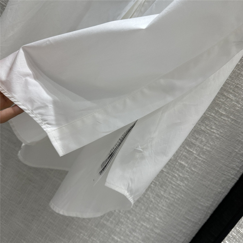 Gucci sleeveless silhouette replica clothes