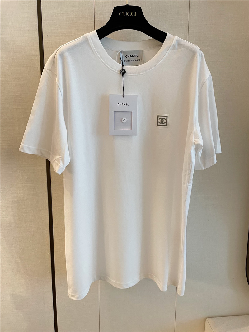 Ch**el middle-aged t cheap replica designer clothes