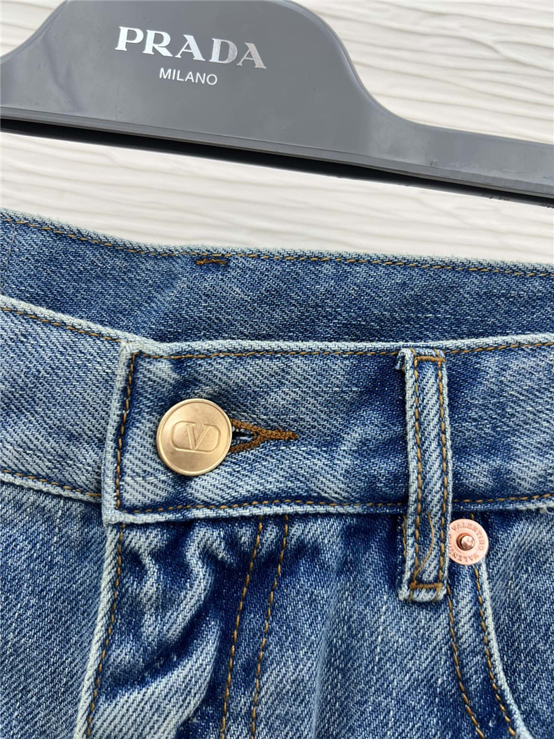 Va1e*ntin0 new shorts replicas clothes