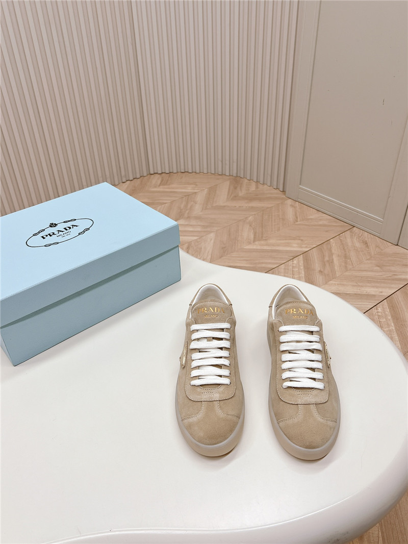 Pra*a women’s brown low top sneakers