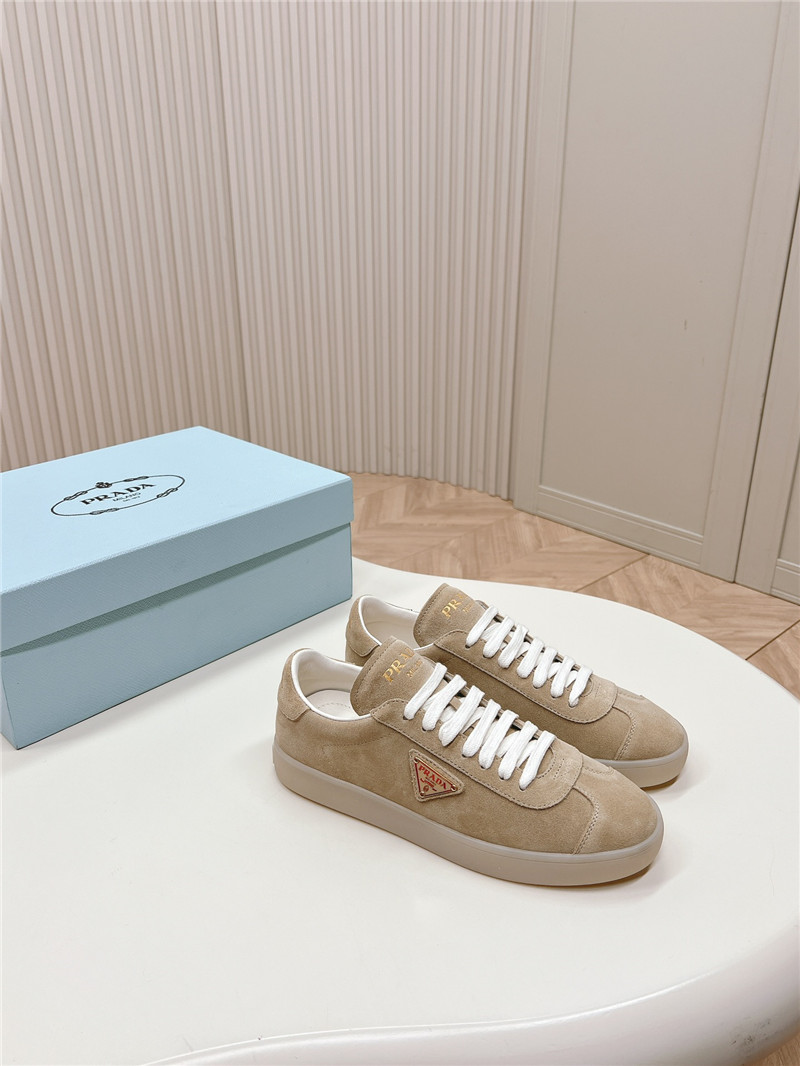 Pra*a women’s brown low top sneakers