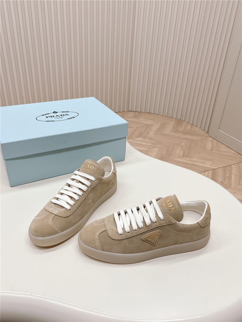 Pra*a women’s brown low top sneakers